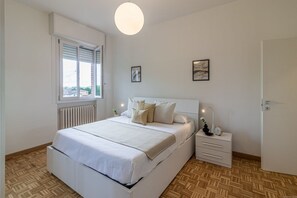 2 bedrooms, iron/ironing board, WiFi