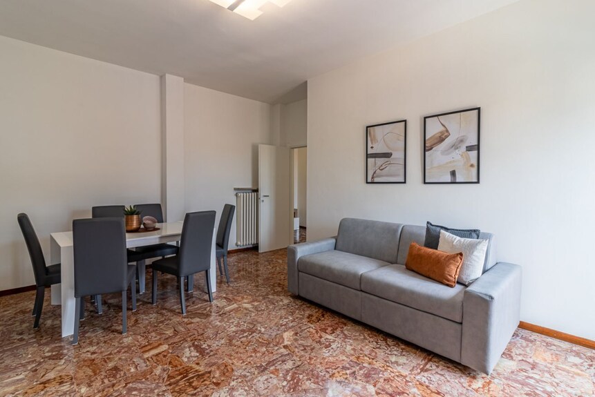 Guesthost - Apartment Located On The Third Floor Of A Building Equipped With A Lift (Not Suitable For The Disabled).in 82 Square Meters Of Space It Comfortably Accommodates 7 People.the Apartment Is Located 4 Minutes Walk From The Bus Stop, Ideal For Rea - 菲拉拉