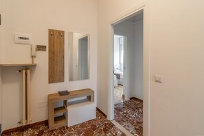 Interior - Ferrara Fair Huge Apartment x7! (Ferrara)