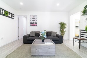 Interior - Miami's Paradise (Miami)