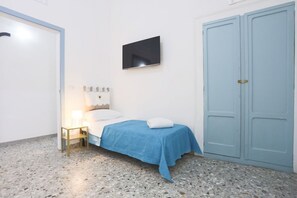 3 chambres, fer et planche à repasser, Wi-Fi, draps fournis