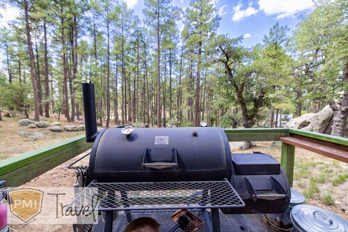 *Getaway in the Pines *Fireplace *BBQ *Peaceful