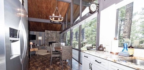 *Getaway in the Pines *Fireplace *BBQ *Peaceful