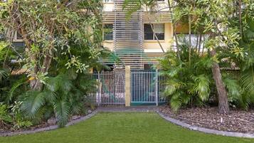 Vista frontal de la propiedad