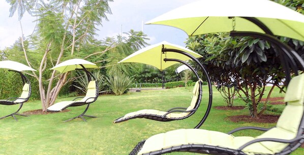 Televisor LCD de 40 polzades amb canals per cable i televisor