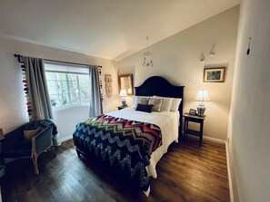 2 chambres, bureau, fer et planche à repasser, accès au Wi-Fi (inclus)