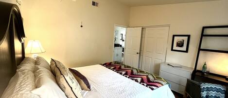 2 chambres, bureau, fer et planche à repasser, Wi-Fi gratuit