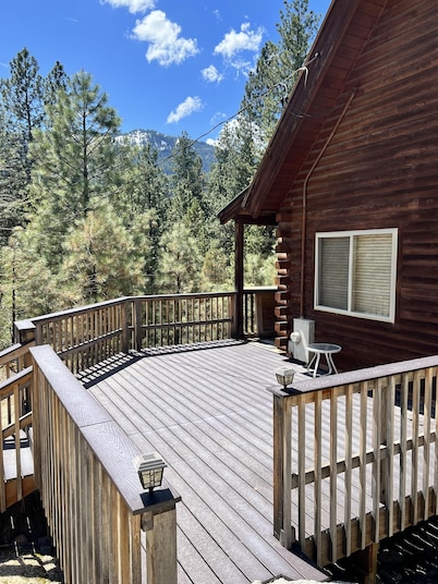 Geothermal pools and hot tub make this off-grid getaway pure joy!