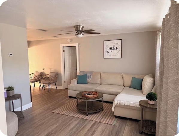 Smart TV, books, music library, video library - 3-bedroom vacation home just 9 minutes from Port Canaveral (Merritt Island)