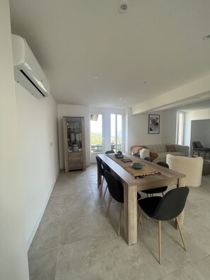 Dining - Appartement Agréable (Callian)