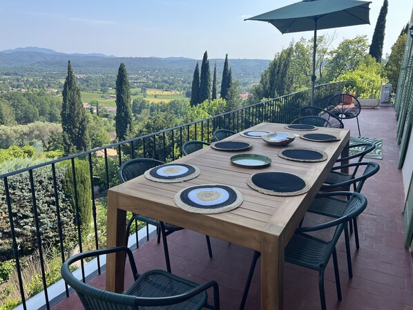 Outdoor dining - Appartement Agréable (Callian)