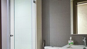 タオル、石鹸、トイレットペーパー