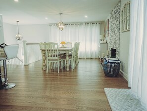 Interior - Beach nearby Pool/HotSpa Firepit LGbackyard (Barnstable)