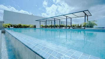 15 kolam renang outdoor