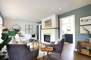 Smart-TV, peis og DVD-spiller