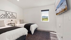 2 bedrooms, desk, iron/ironing board, free WiFi - Granite Peak at the Quarry (Whitefish)