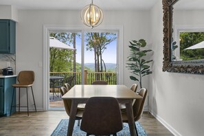 Dining - Great sunset view, hot tub, game room, big fire pit and new large fenced yard! (Horse Shoe)