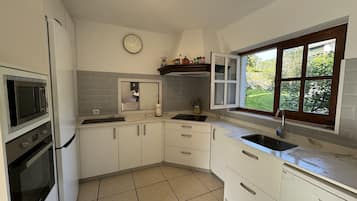 Frigorifero, microonde, forno, lavastoviglie