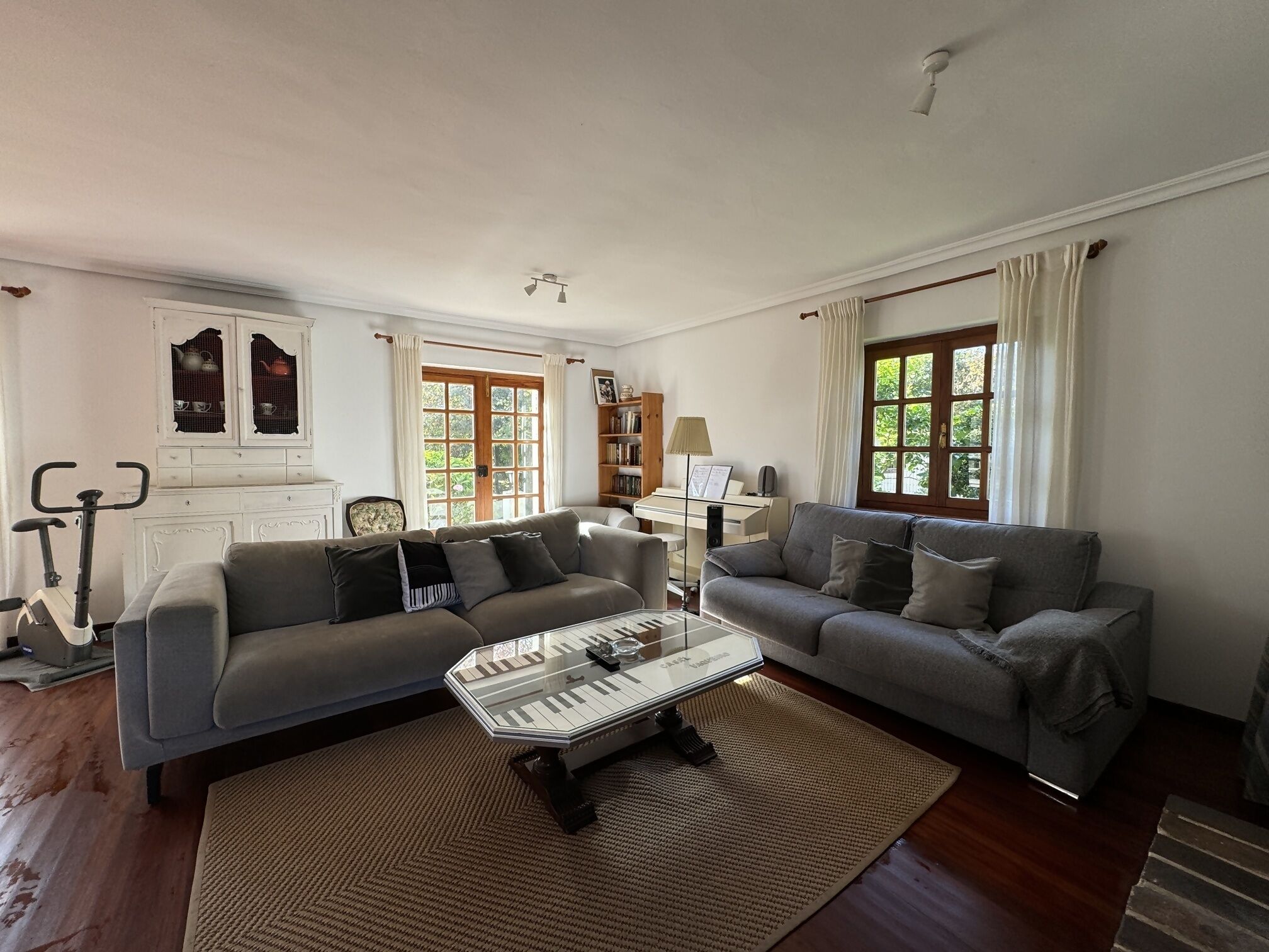 Télévision, cheminée