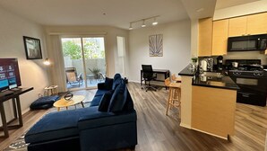 A modern apartment with a living room, dining area, and kitchen. - 1 bd Apt in Marina Del Rey - Venice. Resort style complex with premium amenities (Marina del Rey)