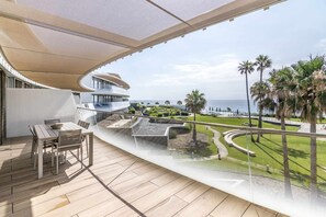 Outdoor dining - TheEdgeByTheSea Mussel (Gaspara, La)