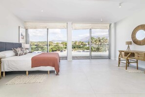 3 bedrooms, desk, iron/ironing board, free WiFi - TheEdgeByTheSea Mussel (Gaspara, La)