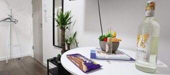 Cohost Partners Stylish Studio Near Cardiff Bay