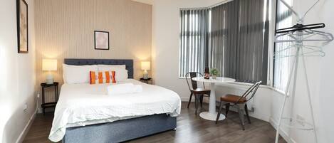 1 bedroom, desk, iron/ironing board, free internet