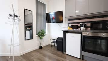 Geladeira, micro-ondas, fogão, cooktop