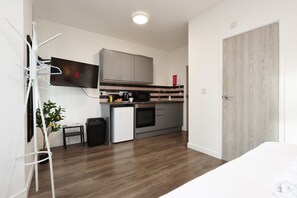 1 bedroom, desk, iron/ironing board, free Internet