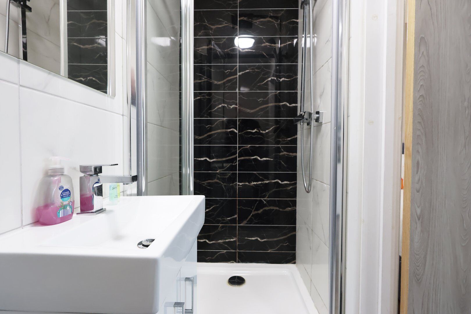 淋浴設備、風筒、提供毛巾