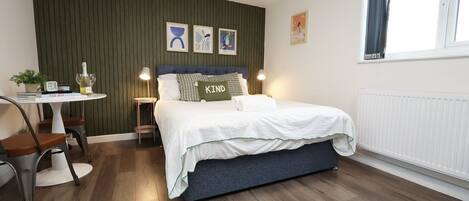 1 bedroom, desk, iron/ironing board, internet