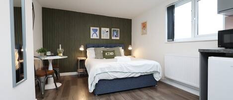 1 chambre, bureau, fer et planche Ă repasser, accĂšs Ă Internet