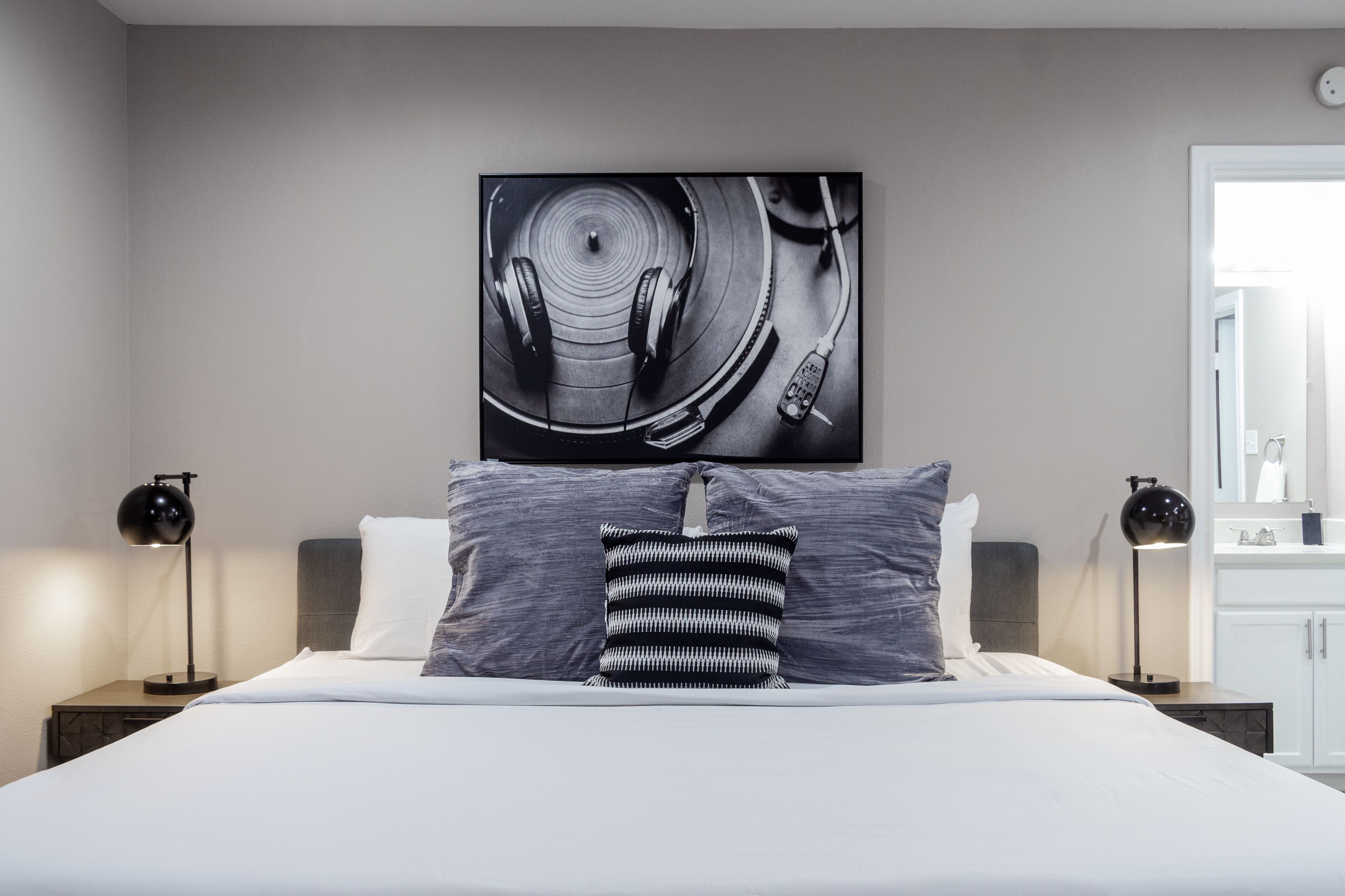 Your Montrose Studios! Sleeps 14/7BR/7BA/7PA