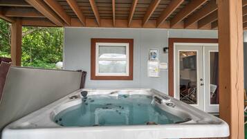 Bain à remous extérieur