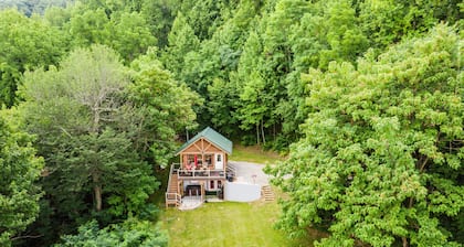 ENJOY HOT TUB & MOUNTAIN VIEWS