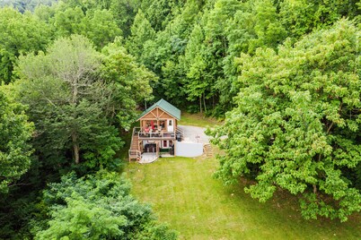 ENJOY HOT TUB & MOUNTAIN VIEWS                                                