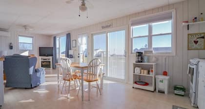 Cozy Bright Cottage With Beach Access and Water Views of Southern PEI red Shores