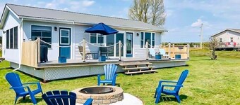 Cozy Bright Cottage With Beach Access and Water Views of Southern PEI red Shores