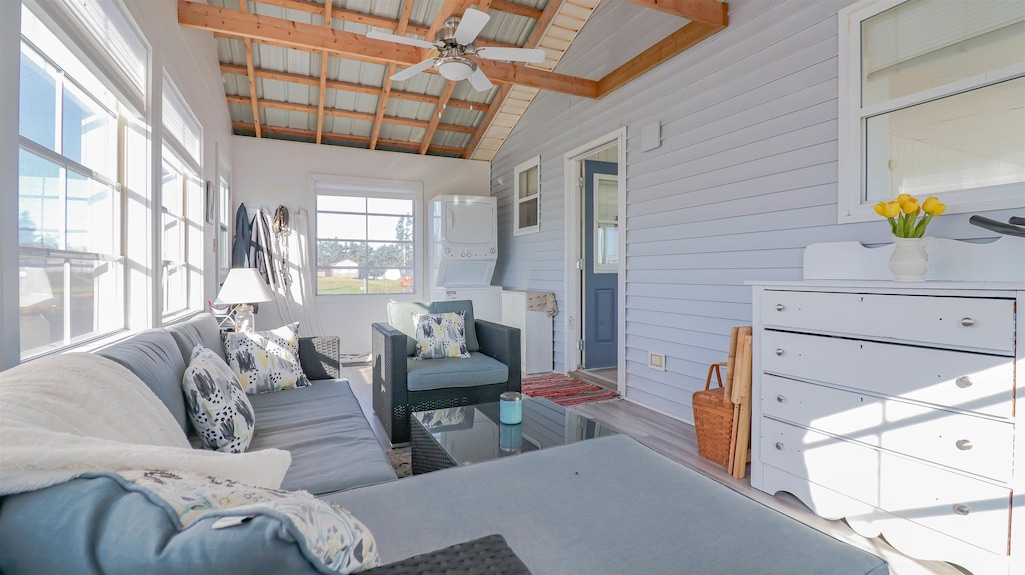 Cozy Bright Cottage With Beach Access And Water Views Of Southern Pei Red Shores - Prince Edward Island