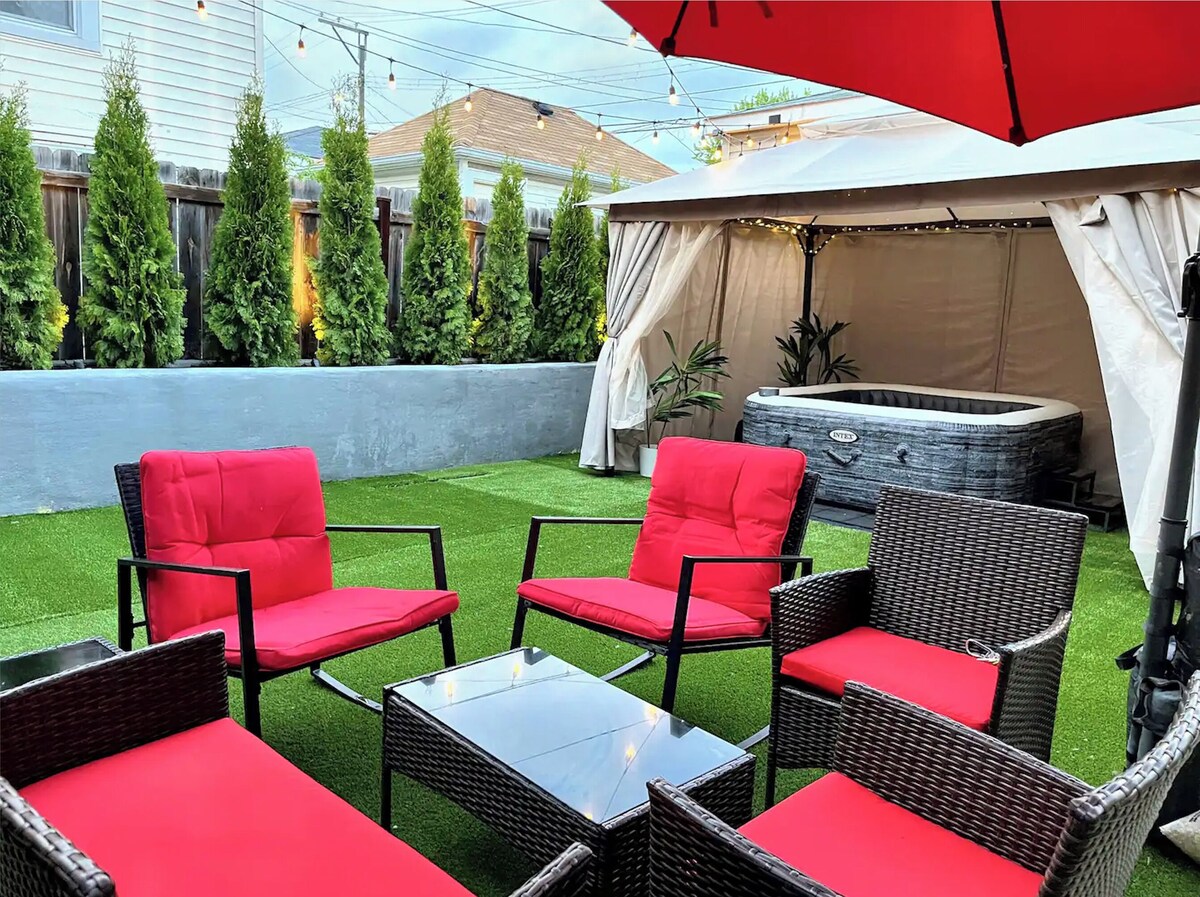 Mayors Manor, Zen Garden Oasis, Hot Tub & Sauna in Central Chicago, 8-12 guests