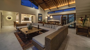 Vila, 4 quartos, vista para a piscina | 4 quartos, cofres nos quartos, Wi-Fi de cortesia, roupa de cama