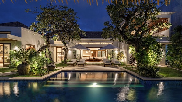 Vila, 4 quartos, vista para a piscina | 4 quartos, cofres nos quartos, Wi-Fi de cortesia, roupa de cama