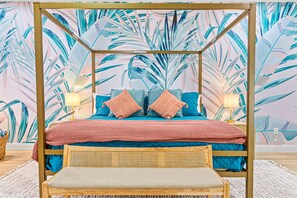 4 bedrooms, desk, iron/ironing board, free WiFi - Luxurious 4BR Beach House w/Pool (Panama City Beach)