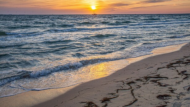 A beach with waves and a sunset in the distance. - FullyLoaded5BR~Walk2Pool&Beach~Gameroom~Firepit~Sleeps16 (Port St. Joe)