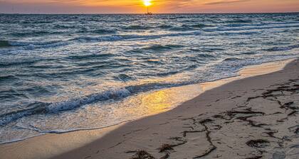 FullyLoaded5BR~Walk2Pool&Beach~Gameroom~Firepit~Sleeps16