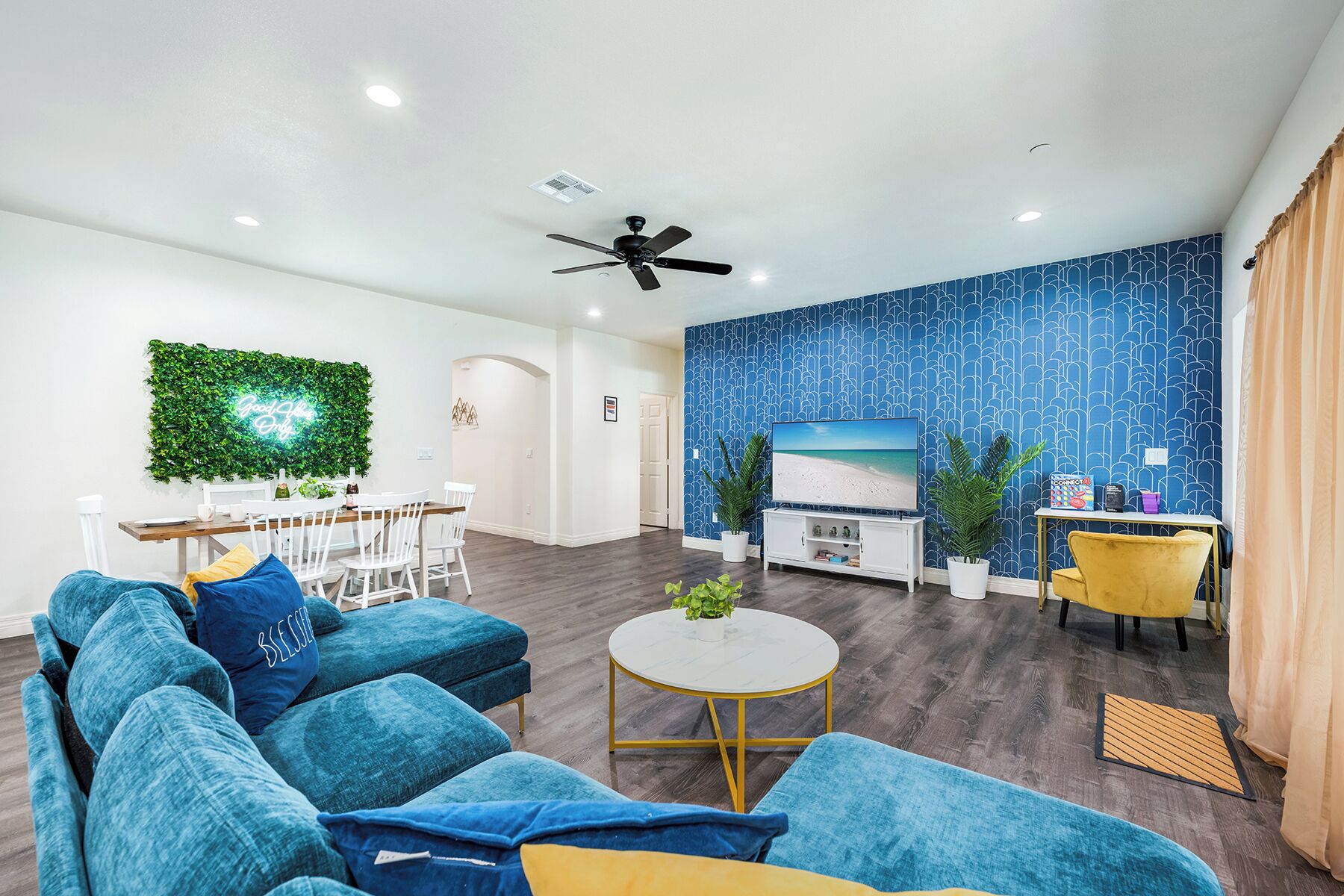 Zen Home, Arcades Game Room, TVs Bedrooms, 4 BD Home, 1 Mile to Downtown and UCR