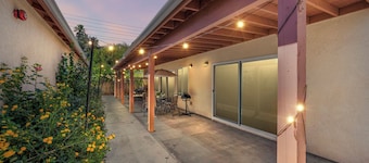 Zen Home, Arcade Game Room, TV Bedrooms, Spacious Home, 1 Mile to Downtown & UCR