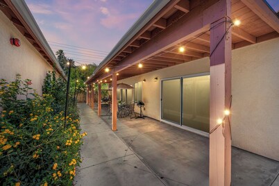 Zen Home, Arcade Game Room, TV Bedrooms, Spacious Home, 1 Mile to Downtown & UCR