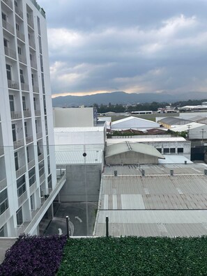 Vista frontal de la propiedad